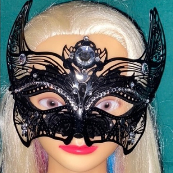 Sexy Black Gothic Mask Beautiful Intricate Design with Faux Gems 💎 - Picture 1 of 2